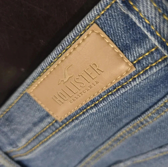 Hollister High-Waisted Distressed Denim Shorts with Sunflower Patch w26 - Picture 9 of 13